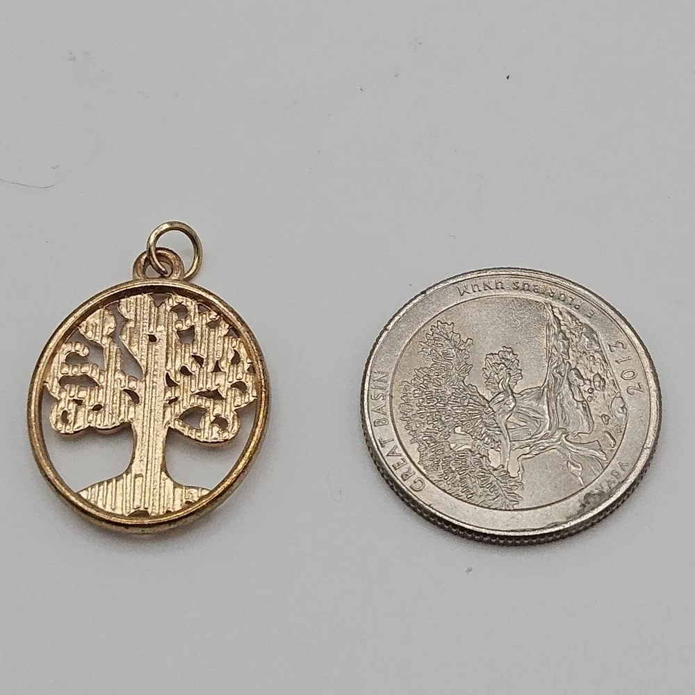 gold tone tree of life pendant